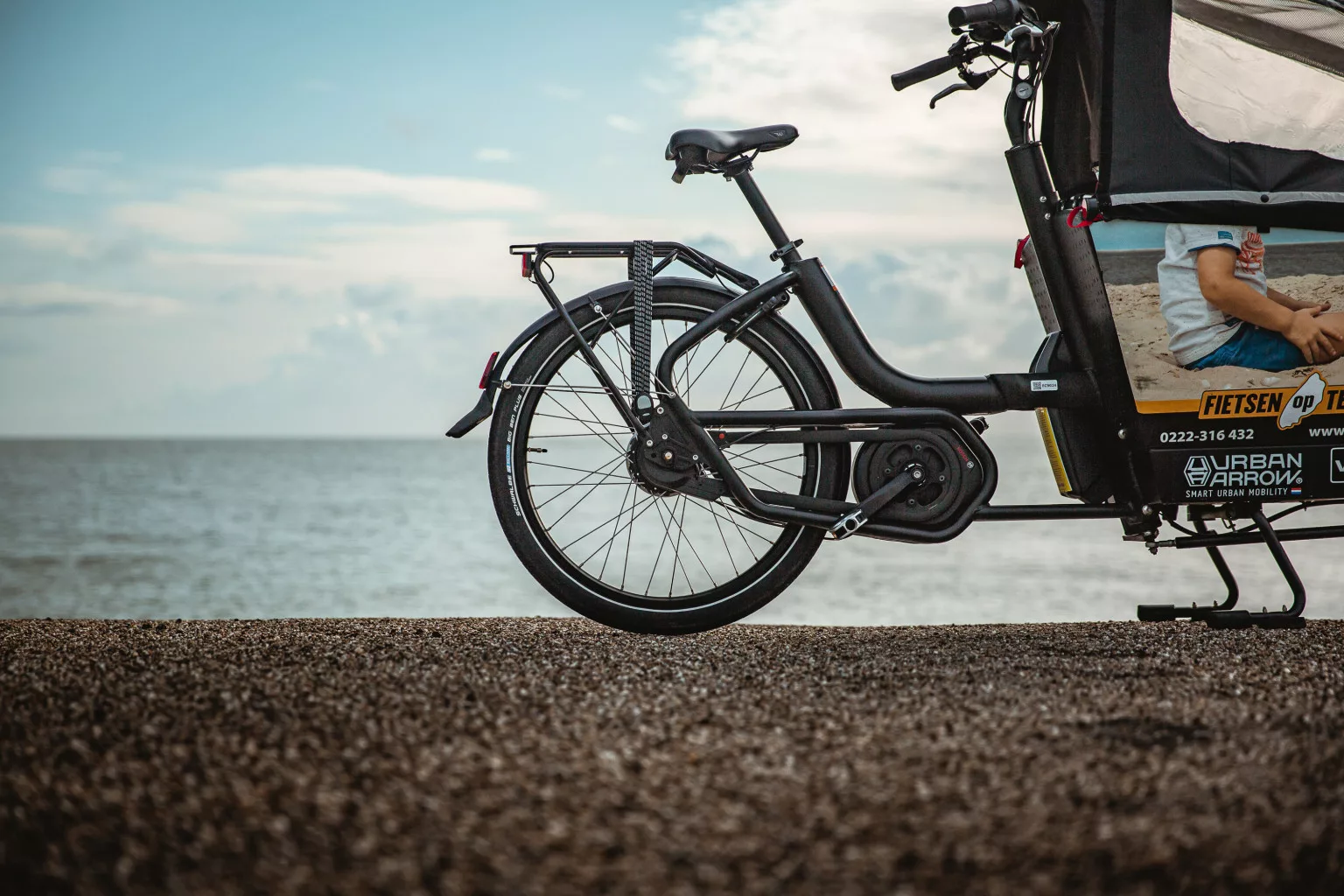 Bij Van der Linde Fietsen op Texel hebben we elektrische bakfietsen van Urban Arrow te huur in onze verhuur